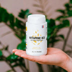 Vitamine B3 Niacinamide tenue en main – complément énergie et métabolisme